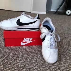 Nike Cortez sneaker shoe classic white & black